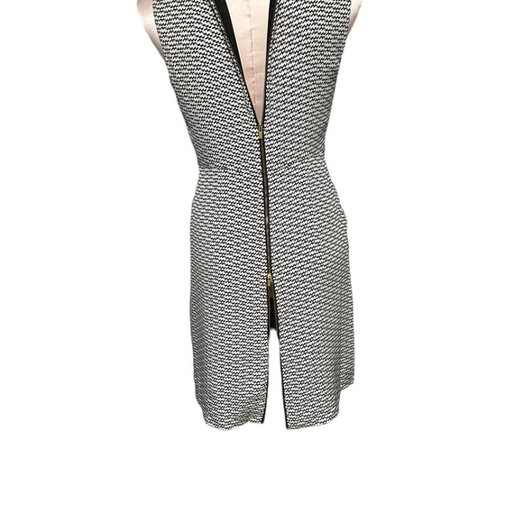 Diane Von Furstenberg silk dress size 4.Black and white.Zips from top and bottom - Picture 11 of 13